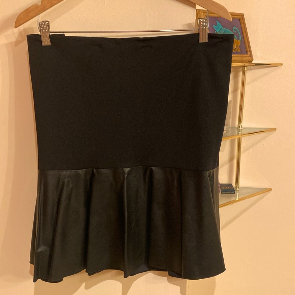 Halogen pleated vegan leather mini skirt